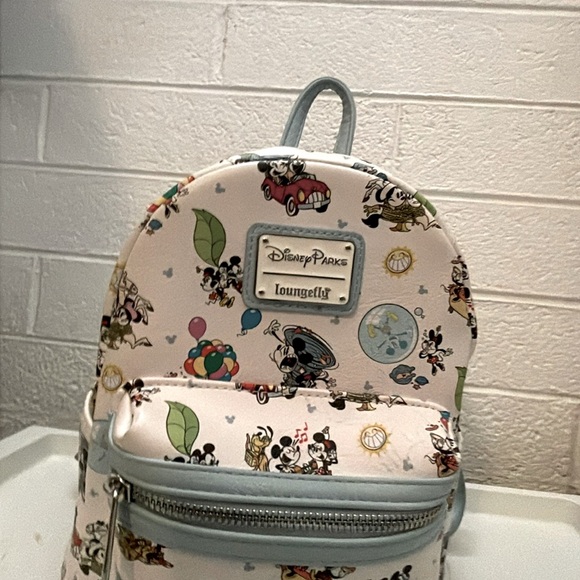 The lounge fly Disney backpack, used and the price is negotiable - Picture 1 of 3
